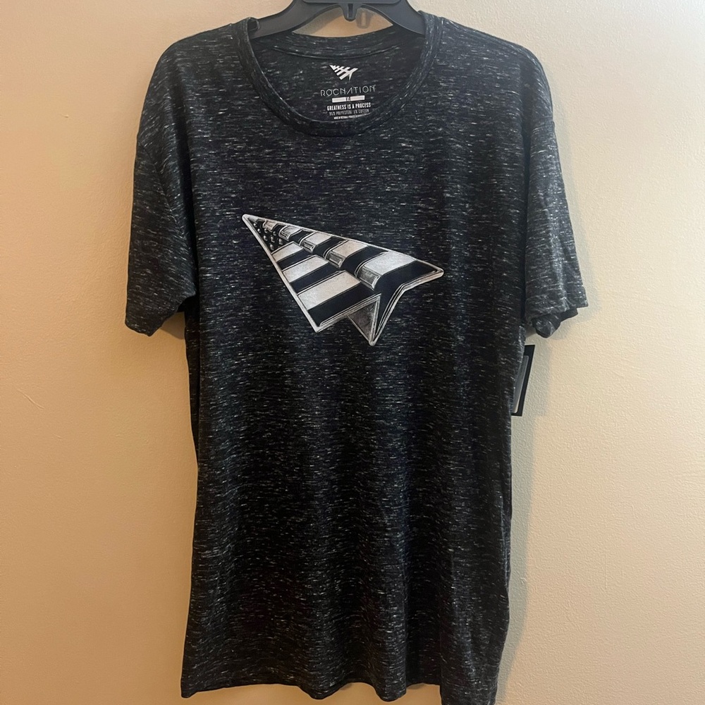 Rocnation Black/white T-shirt Size XL!!